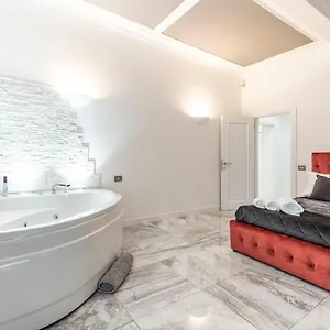 Trevi Luxury Jacuzzi , Rome Italy